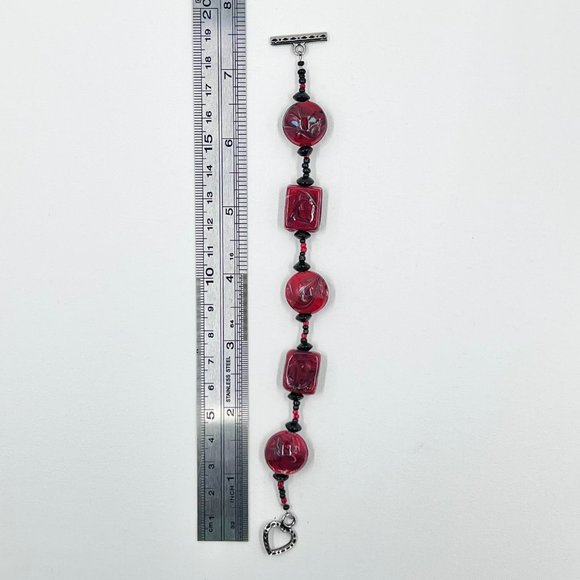 Red & Black Swirled Glass Beaded Silver Tone Heart Toggle Clasp 7” Bracelet - Picture 2 of 6